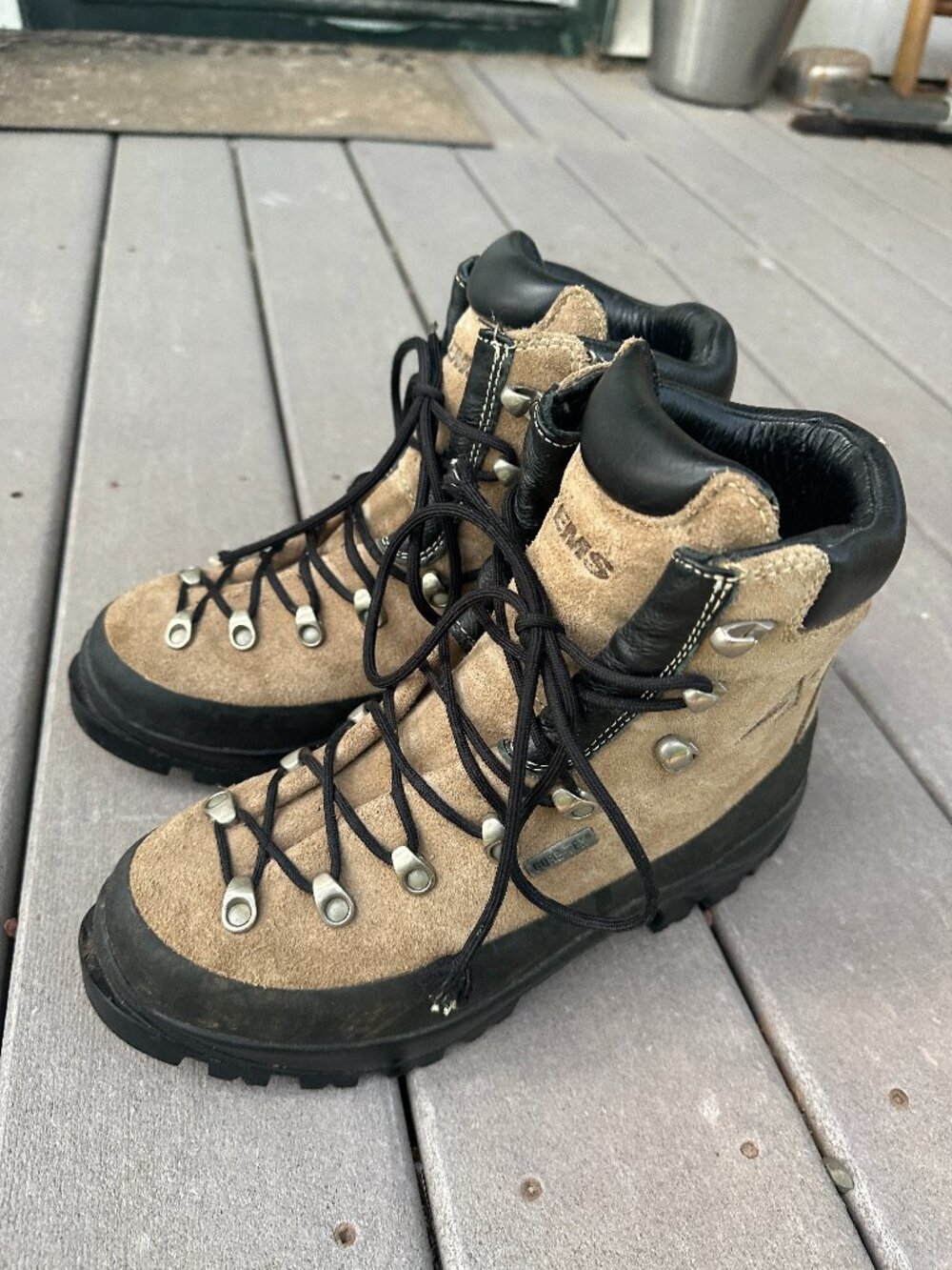 EMS Handcrafted GORE-TEX mountaineering hiking boots mens 7 womens 8.5